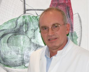 Hans Kuhlbrodt, chirurgischer Kniespezialist in seiner Praxis in Usingen