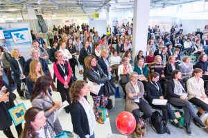 Fotos von der herCAREER, Fachmesse, Die Karrieremesse für Absolventinnen, Frauen in Fach- und Führungspositionen und Existenzgründerinnen, Careers for Women, Messe München, Fotoaufnahmen aus dem Fotostudio Franz Pfluegl, aufgenommen im Auftrag der messe.rocks GmbH