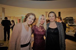 PR-Frau Jane Uhlig (Mitte) begrüßte Frau Dr. Eva Tholuck (1. von links)