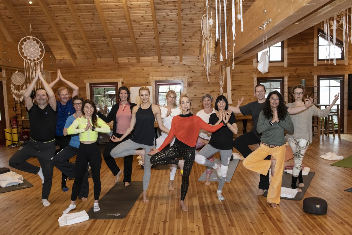 Corona, du kannst nicht schwimmen! Yoga-Retreat mit Promi-Coach Jane Uhlig I Experience Report von Jutta Failing