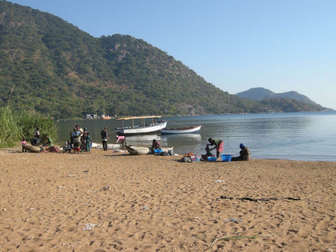 Einer der ältesten Seen der Welt - der Malawisee im südlichen Afrika - ist von Umweltschützern zum «bedrohten See des Jahres 2022» erklärt worden.