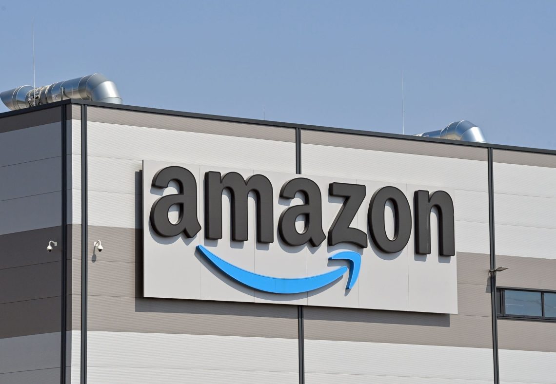 Amazons Umsatz legte im Schlussquartal um neun Prozent auf 137,4 Milliarden Dollar zu.