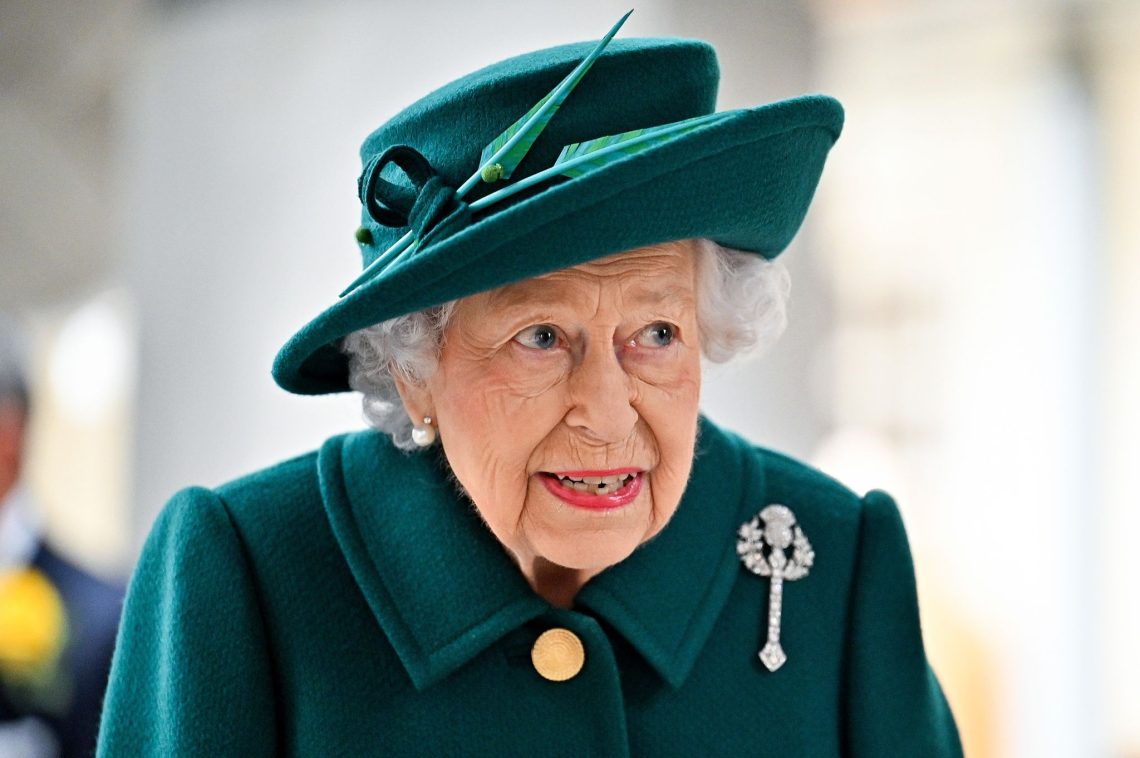 Königin Elizabeth II. ist 95 Jahre alt und muss nun eine Corona-Infektion überstehen.