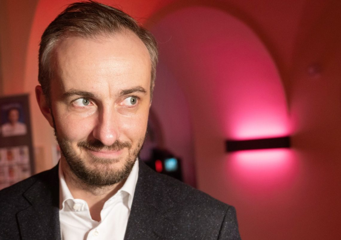 So kontrovers wie kaum ein Zweiter in der deutschen Medienlandschaft: Jan Böhmermann wird 41.