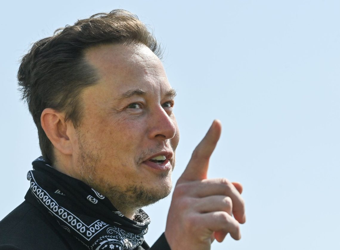 Elon Musk mokiert sich über einen Friedensappell.