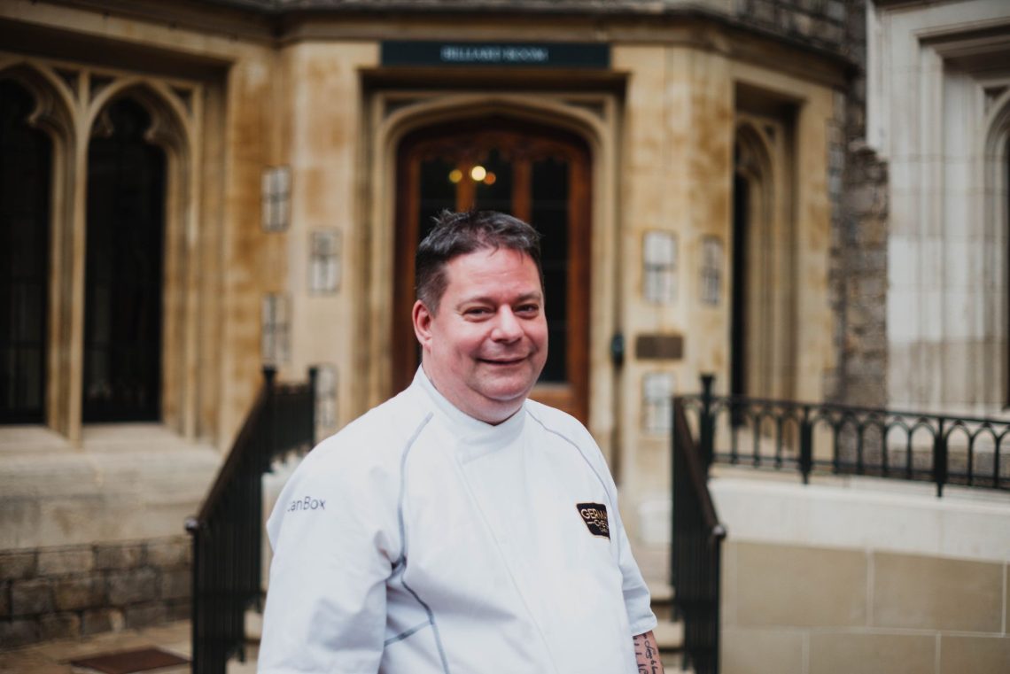 Royal Chef Stefan Pappert im Innenhof der privaten Gemächer von Schloss Windsor.