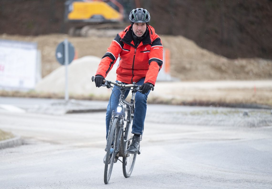 Der Oberbürgermeister von Tübingen hat sich bei einer Radtour verletzt.