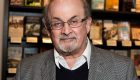 Salman Rushdie nach Messerangriff an Beatmungsgerät
