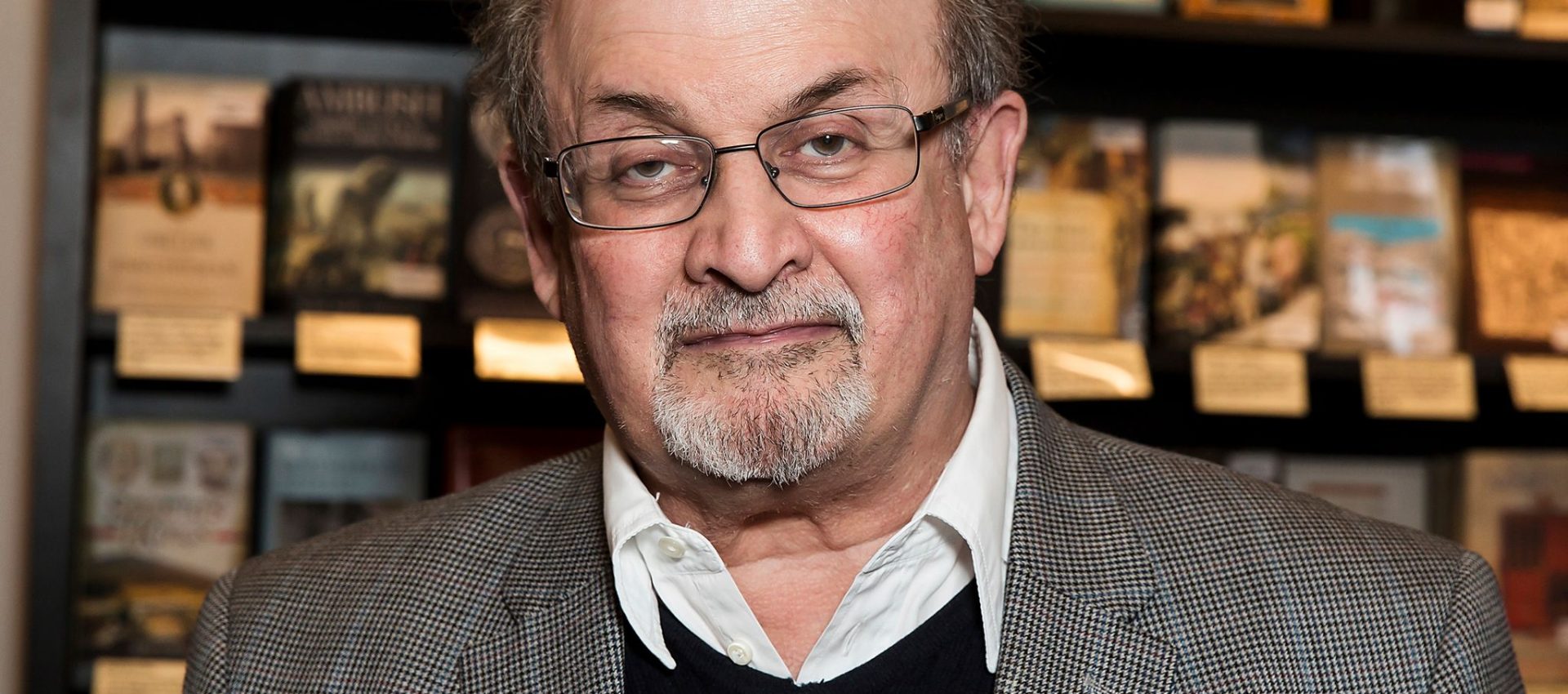 Salman Rushdie nach Attacke auf dem Weg der Besserung