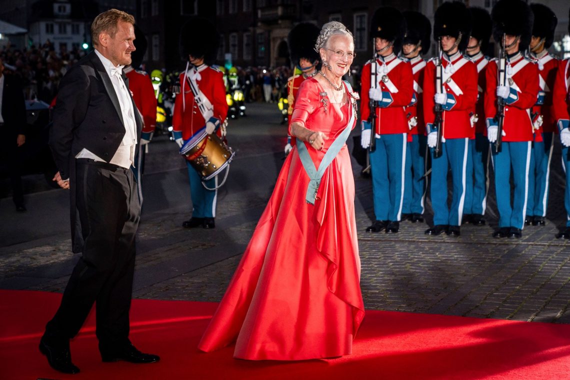 Königin Margrethe II. kommt zur  Gala im Königlichen Theater in Kopenhagen.