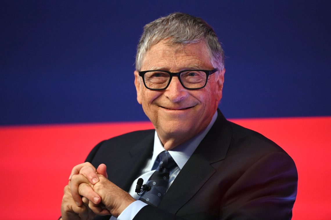 Microsoft-Gründer Bill Gates hat seiner jüngsten Tochter Phoebe mit alten Kinderfotos zu ihrem 20. Geburtstag gratuliert.
