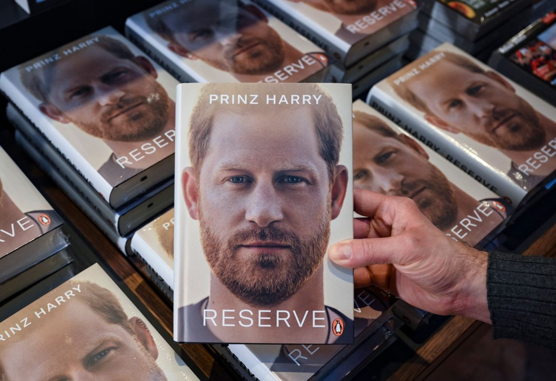 «Reserve», die Biografie von Prinz Harry liegt zum Verkauf bereit.