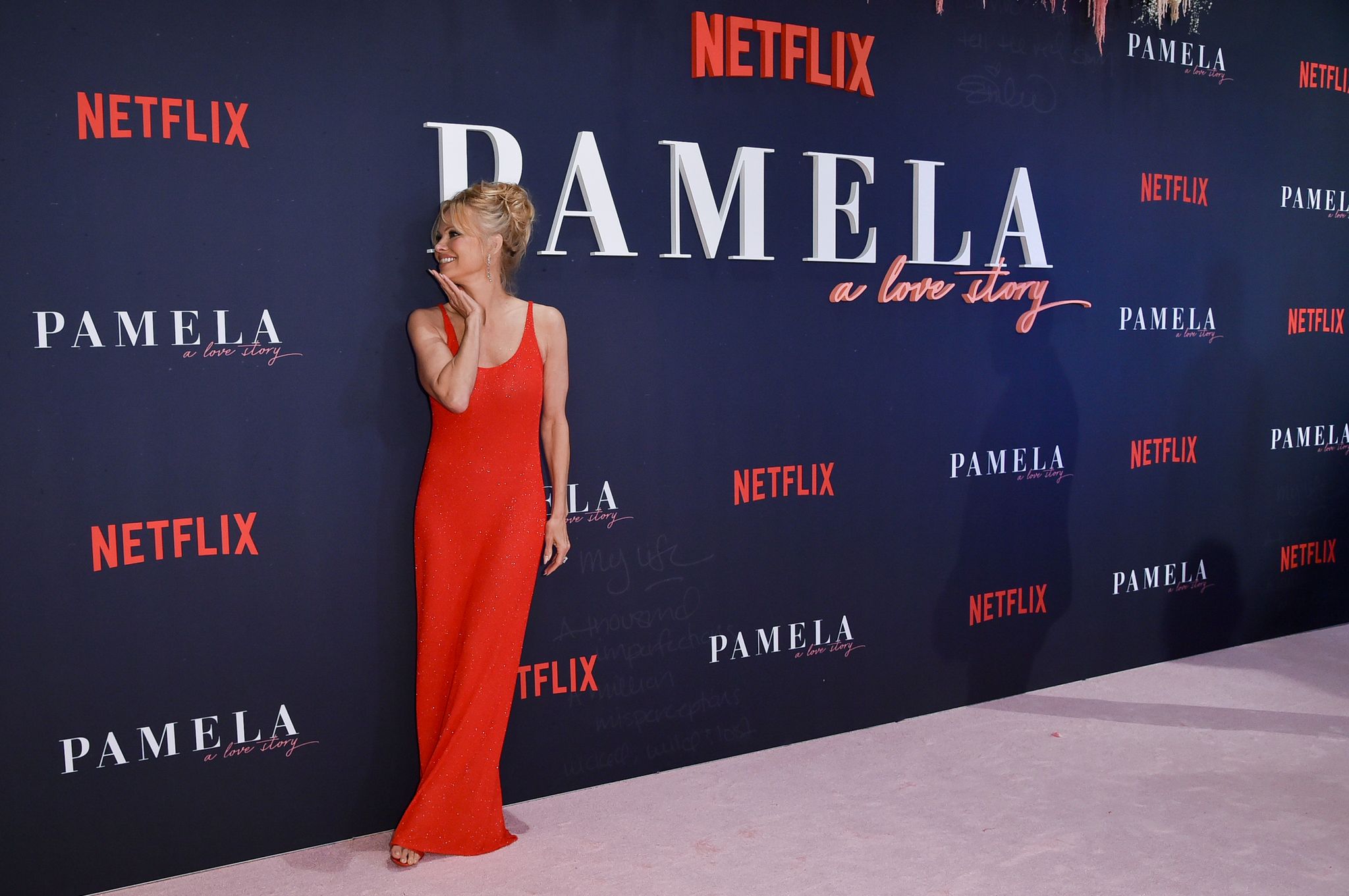Pamela Anderson kommt zur Premiere der Netflix-Doku «Pamela: Eine Liebesgeschichte»  im Tudum Theater in Los Angeles.